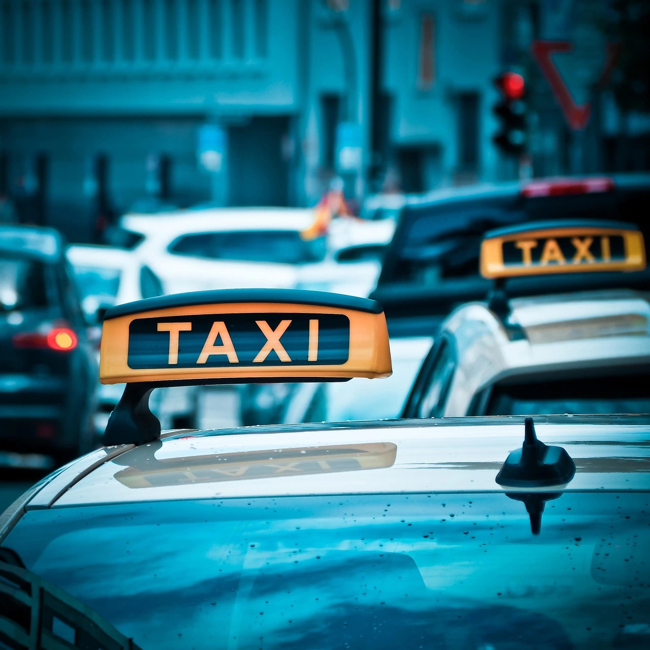 652234-taxi-1515423_1280